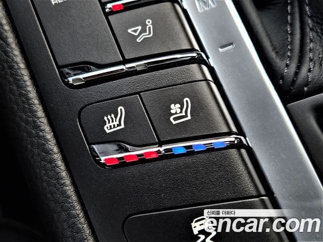 Porsche Macan 2021 — Фото 16/20