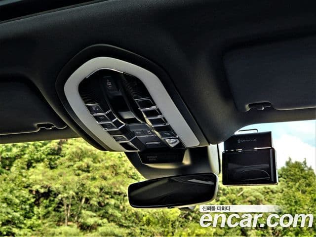 Porsche Macan 2021 — Фото 19/20
