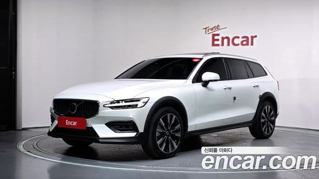 Volvo V60 Cross Country 2024 — Фото 1/20