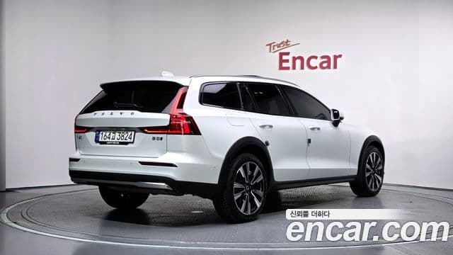 Volvo V60 Cross Country 2024 — Фото 2/20