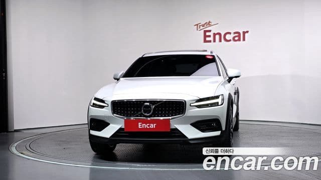 Volvo V60 Cross Country 2024 — Фото 3/20