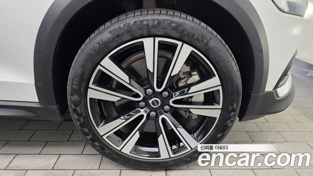 Volvo V60 Cross Country 2024 — Photo 10/34