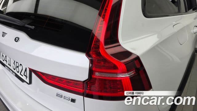 Volvo V60 Cross Country 2024 — Photo 2/34