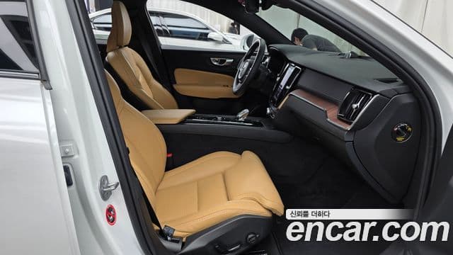 Volvo V60 Cross Country 2024 — Photo 19/34