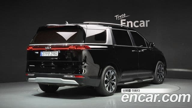 Kia Carnival 2023 — Фото 1/20