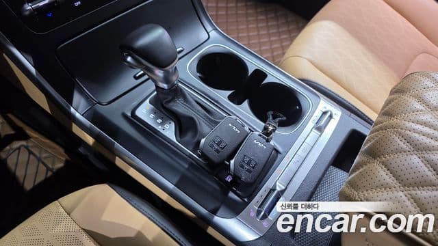 Kia Carnival 2023 — Фото 8/20