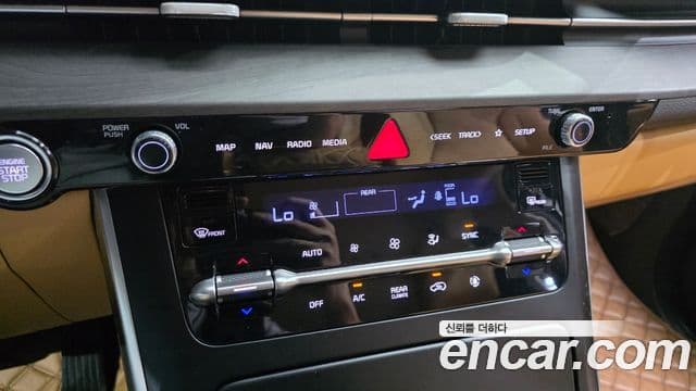 Kia Carnival 2023 — Фото 16/20