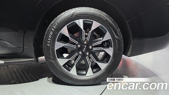 Kia Carnival 2023 — Şəkil 14/31