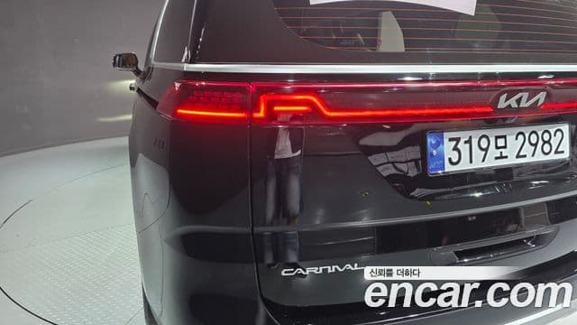 Kia Carnival 2023 — Şəkil 22/31