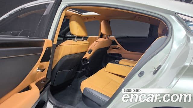 Lexus ES300h 2026 — Şəkil 17/30