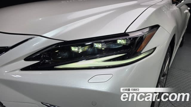 Lexus ES300h 2026 — Şəkil 3/30