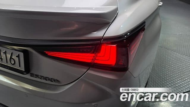 Lexus ES300h 2026 — Şəkil 6/30