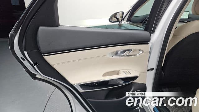 Genesis GV70 2023 — Photo 29/32