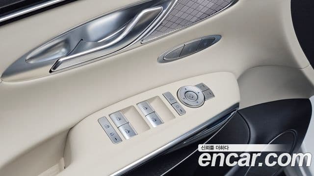 Genesis GV70 2023 — Photo 21/32