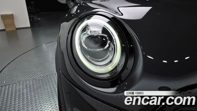 Mini Cooper S 2020 — ფოტო 31/32
