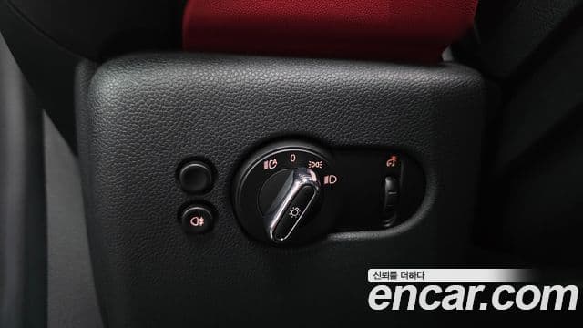 Mini Cooper S 2020 — ფოტო 30/32