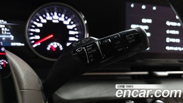 Kia Carnival 2023 — Фото 17/20