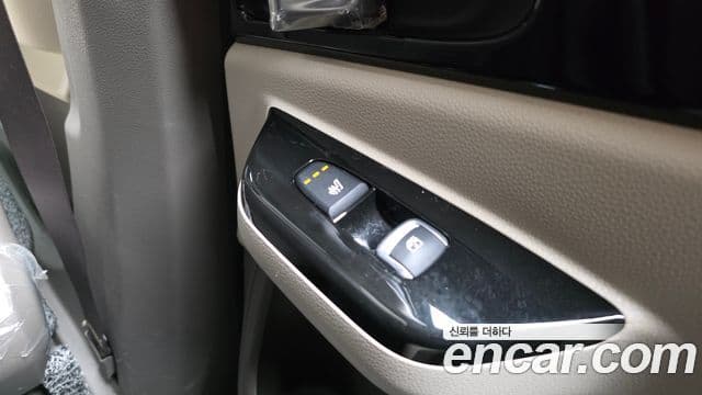 Kia Carnival 2023 — Фото 18/20