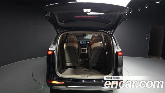 Kia Carnival 2023 — Фото 20/20