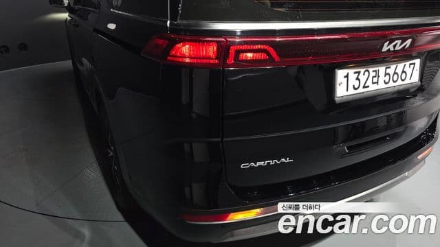 Kia Carnival 2023 — Şəkil 36/45