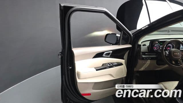 Kia Carnival 2023 — Şəkil 29/45