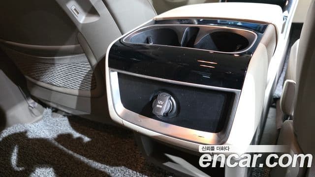 Kia Carnival 2023 — Şəkil 31/45