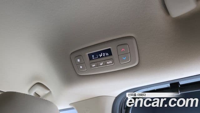 Kia Carnival 2023 — Şəkil 27/45