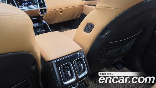 Kia Sorento 2023 — Photo 7/39