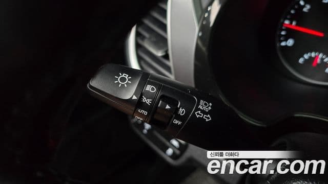 Kia Seltos 2019 — Şəkil 27/32