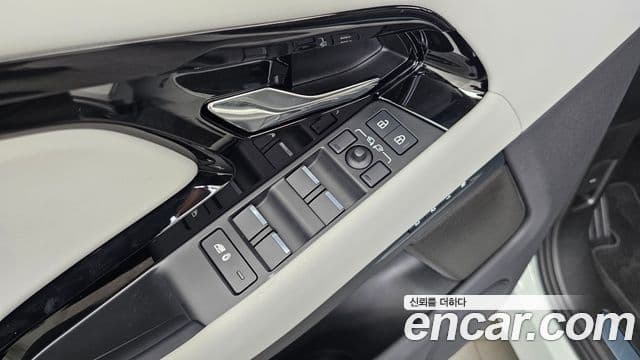 Land Rover Range Rover Evoque 2025 — ფოტო 30/33