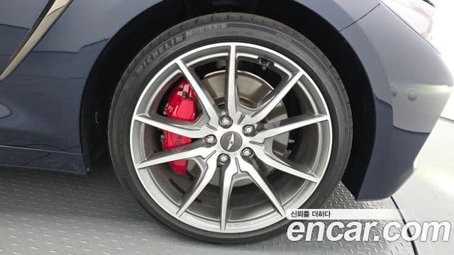 Genesis G70 2020 — Photo 12/31