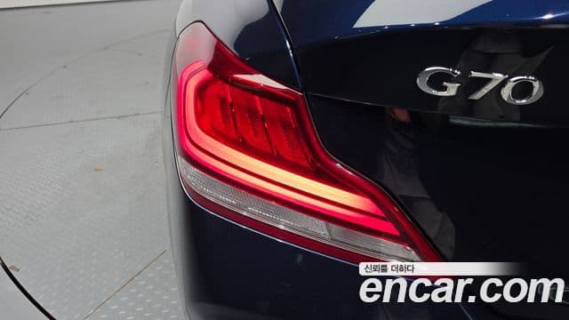 Genesis G70 2020 — Photo 24/31
