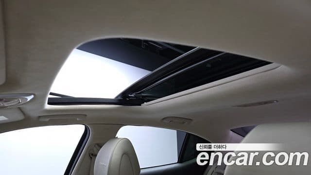 Genesis G70 2020 — Photo 16/31