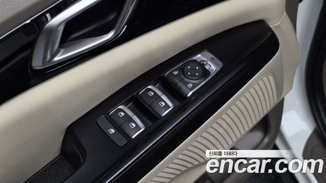 Kia Carnival 2022 — Фото 18/20