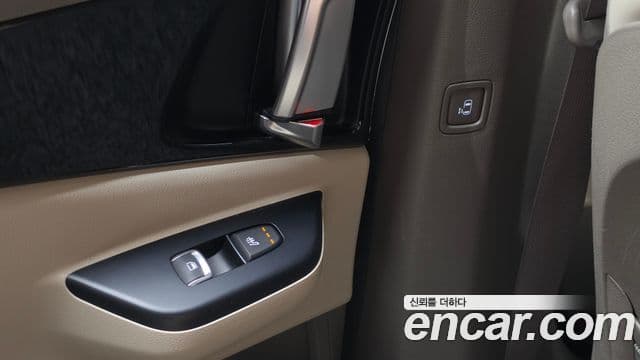 Kia Carnival 2022 — Фото 19/20