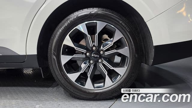 Kia Carnival 2022 — ფოტო 26/30