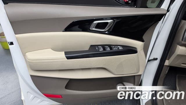 Kia Carnival 2022 — ფოტო 7/30