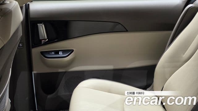 Kia Carnival 2022 — ფოტო 18/30