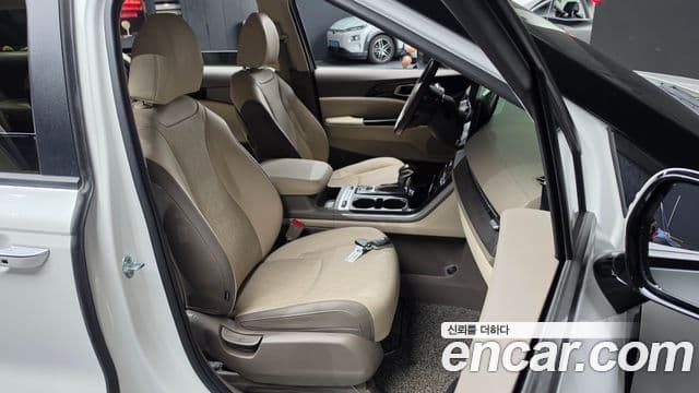 Kia Carnival 2022 — ფოტო 27/30