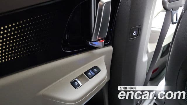 Kia Carnival 2025 — Фото 18/20