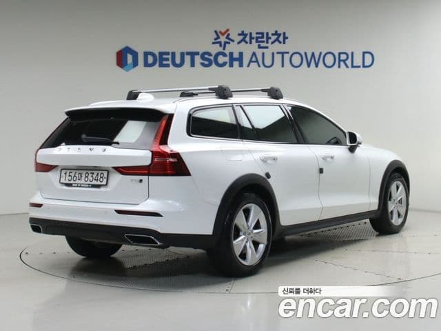 Volvo V60 Cross Country 2020 — Фото 1/20