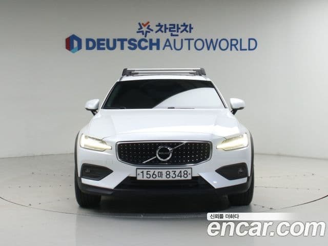 Volvo V60 Cross Country 2020 — Фото 2/20