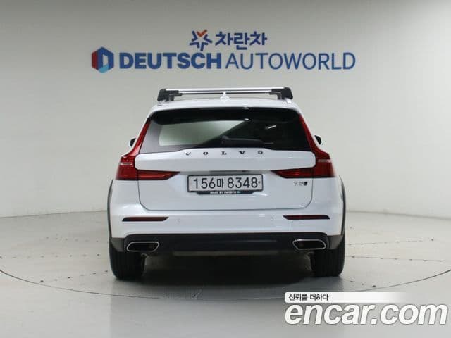 Volvo V60 Cross Country 2020 — Фото 3/20