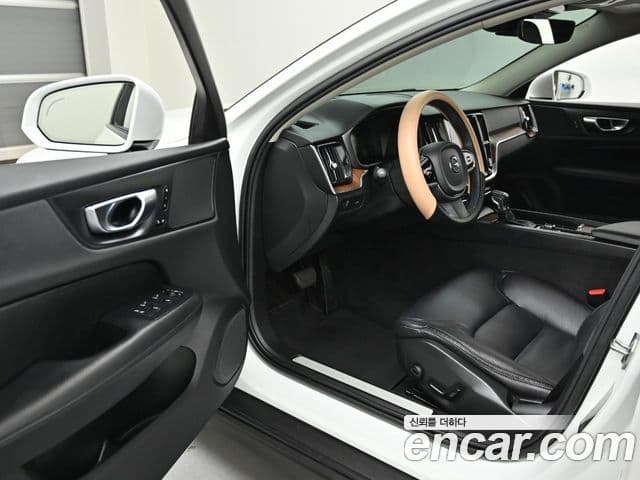 Volvo V60 Cross Country 2020 — Фото 11/20