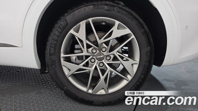 Genesis GV70 2021 — Photo 15/37