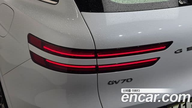 Genesis GV70 2021 — Photo 29/37