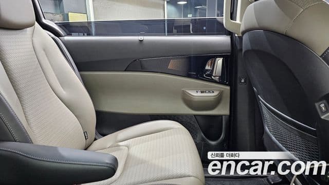 Kia Carnival 2024 — Şəkil 2/32
