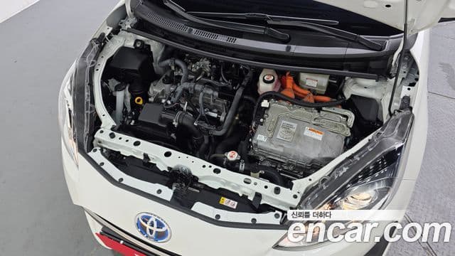 Toyota Prius C 2019 — Photo 4/32