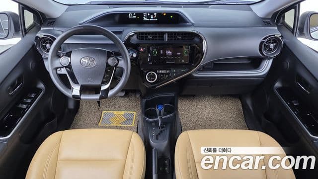 Toyota Prius C 2019 — Photo 6/32