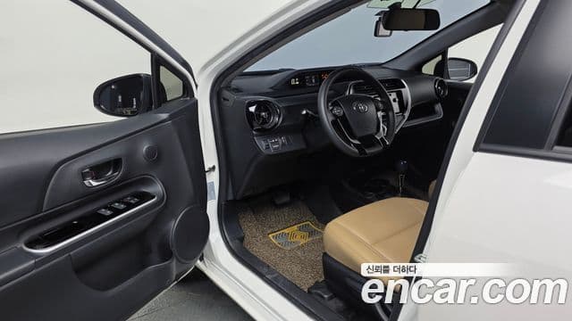 Toyota Prius C 2019 — Photo 27/32